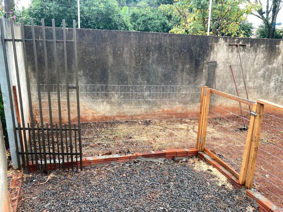 Casa com 2 quartos, ar e garagem!