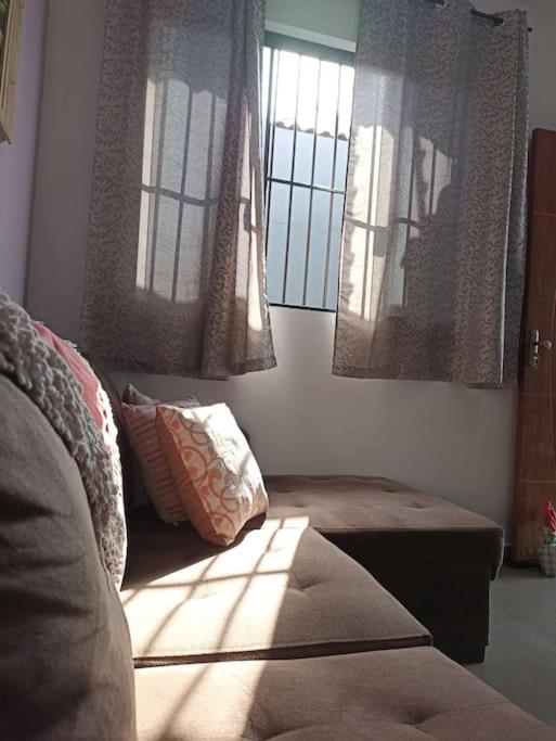 Casa com 2 quartos, ar e garagem!
