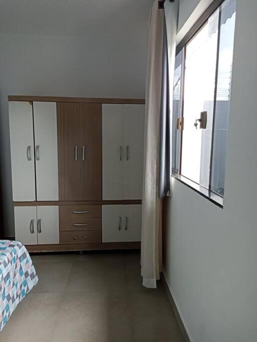 Casa com 2 quartos, ar e garagem!