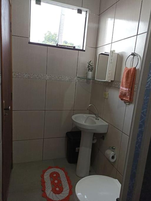 Casa com 2 quartos, ar e garagem!