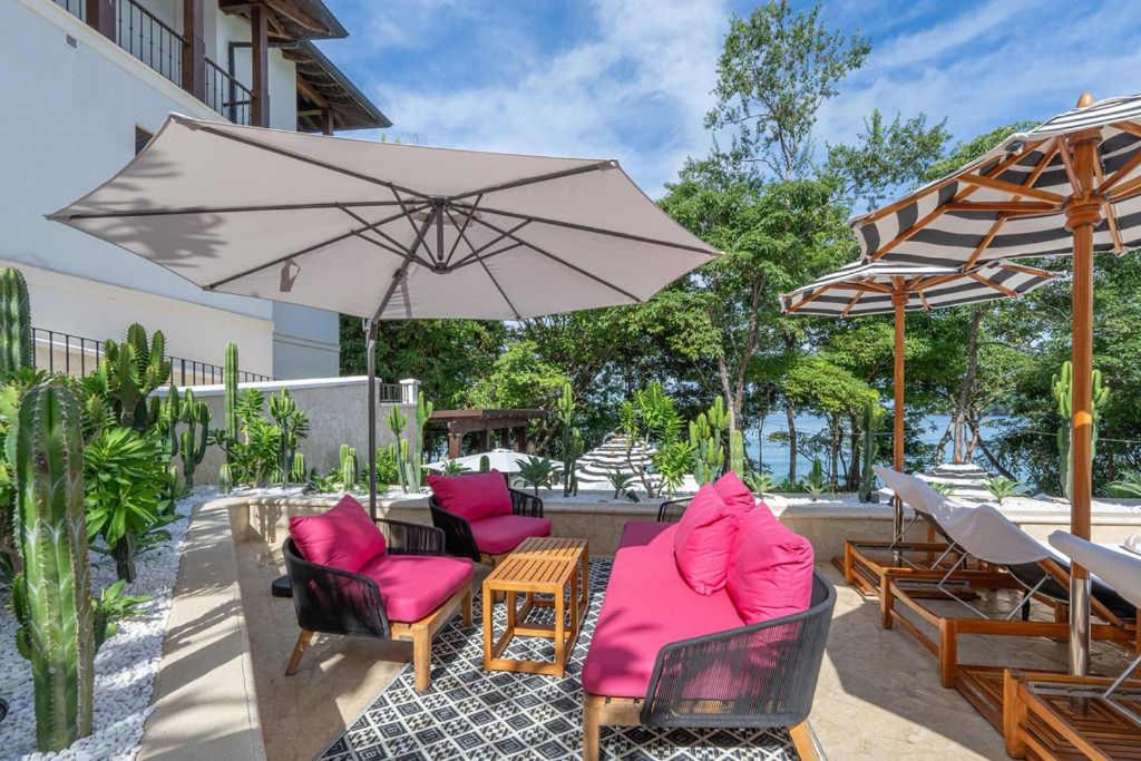 Stylish Condo in the Heart of Las Catalinas with Vibrant Design & Exclusive Beach Club Access