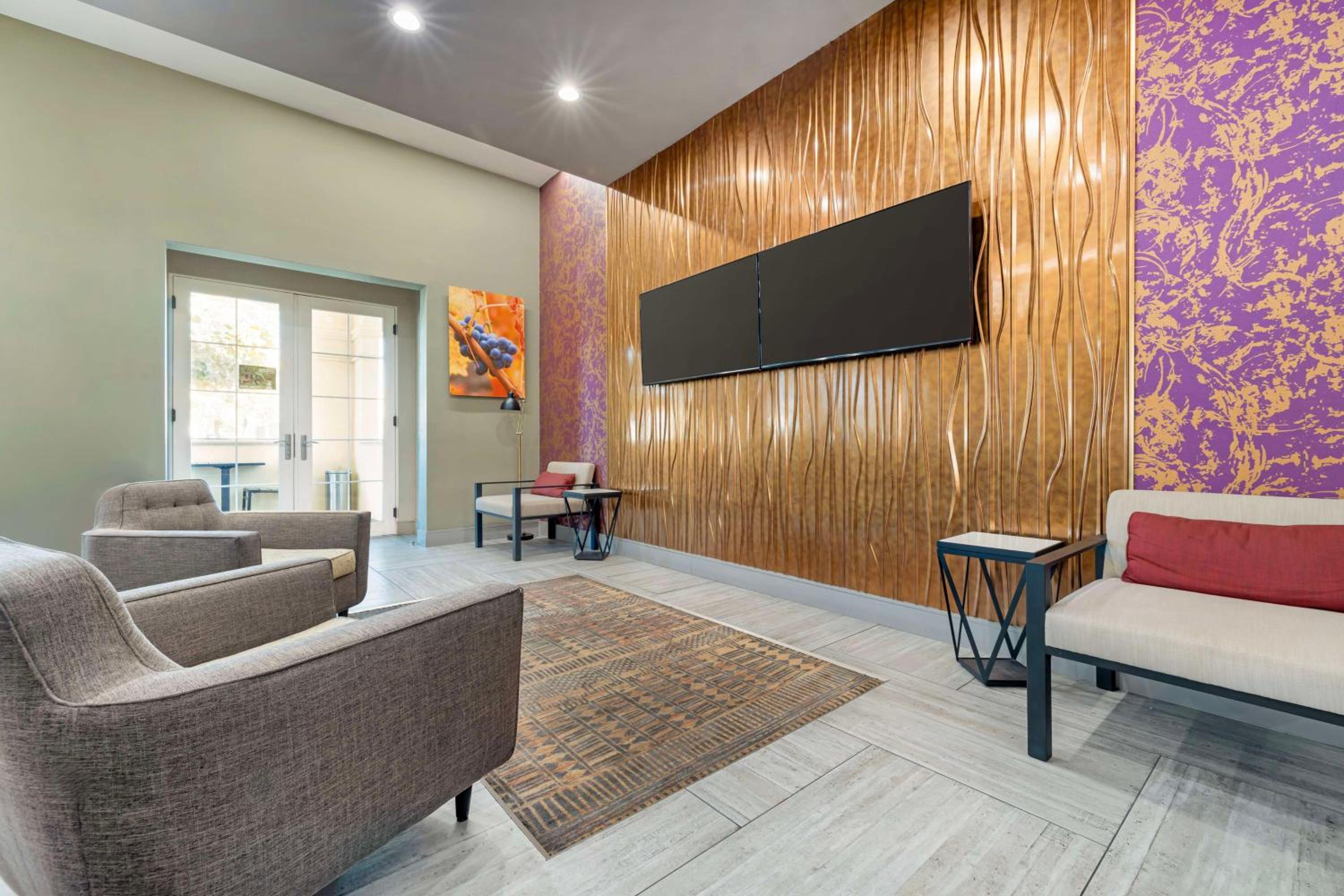Temecula Vacations - Best Western Plus Temecula Wine Country Hotel Suites - Property Image 20