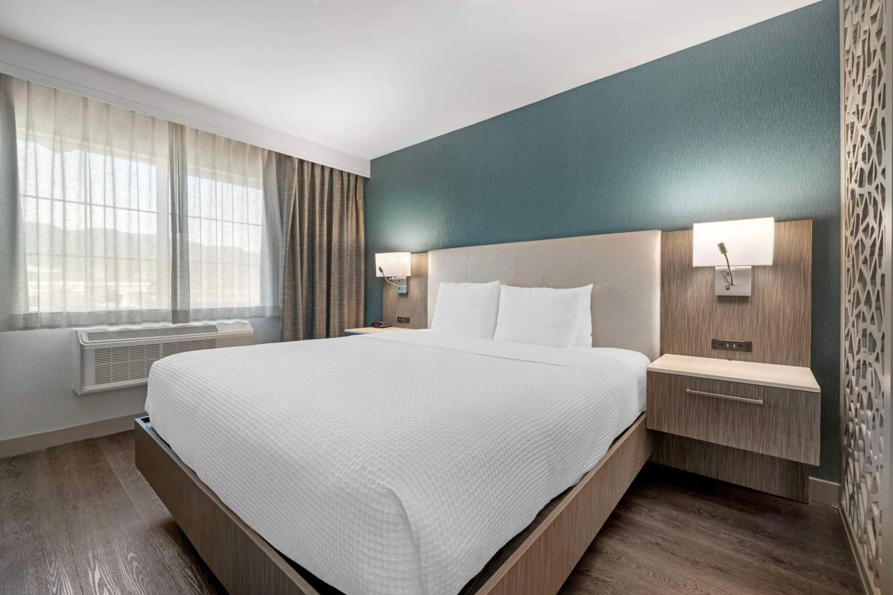 Temecula Vacations - Best Western Plus Temecula Wine Country Hotel Suites - Property Image 34