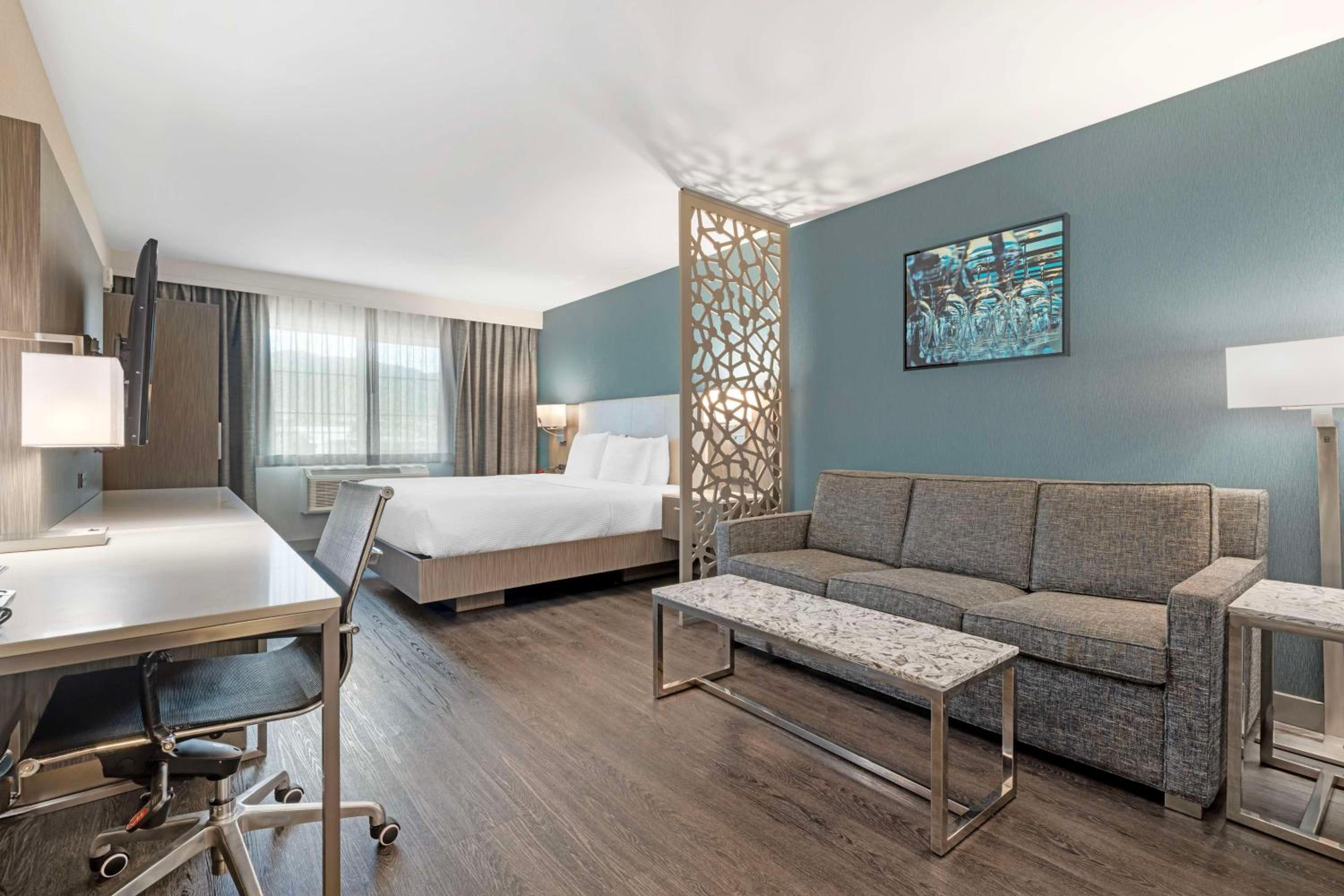 Temecula Vacations - Best Western Plus Temecula Wine Country Hotel  Suites - Property Image 10