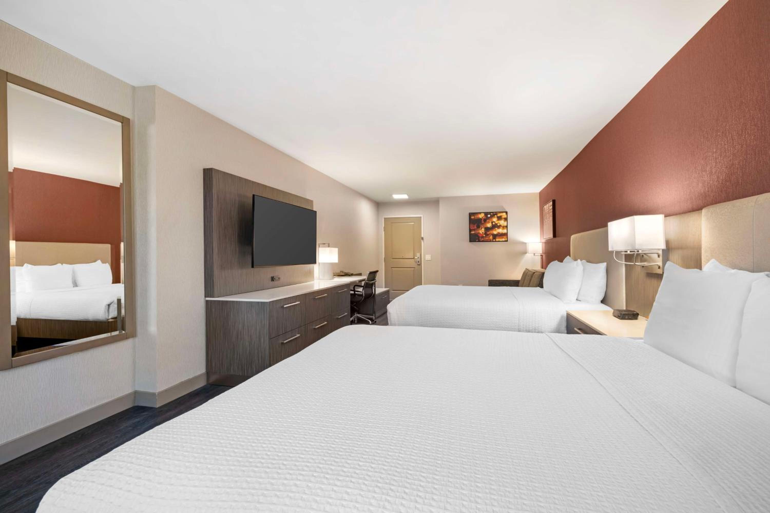Temecula Vacations - Best Western Plus Temecula Wine Country Hotel  Suites - Property Image 5