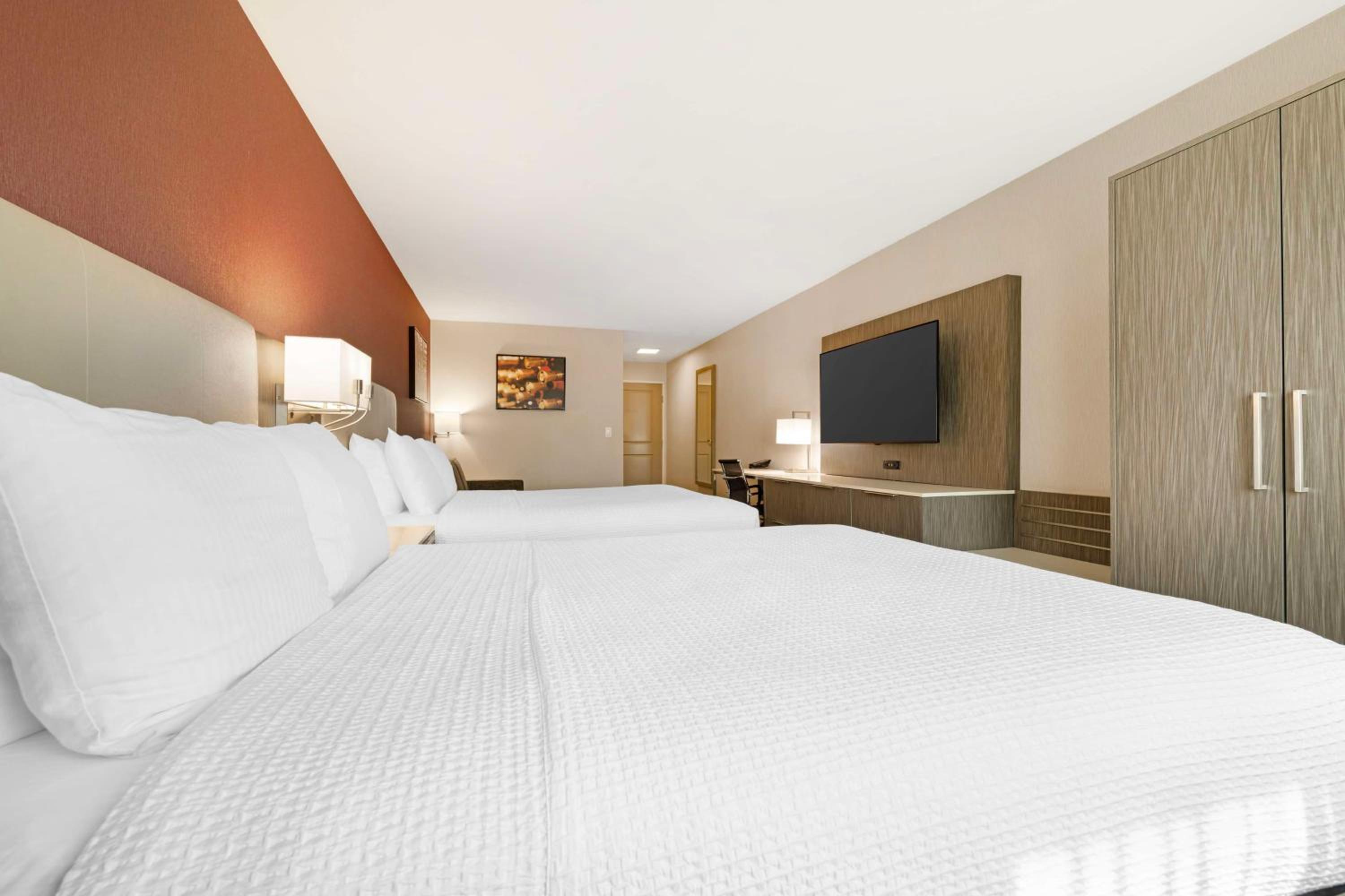 Temecula Vacations - Best Western Plus Temecula Wine Country Hotel  Suites - Property Image 8