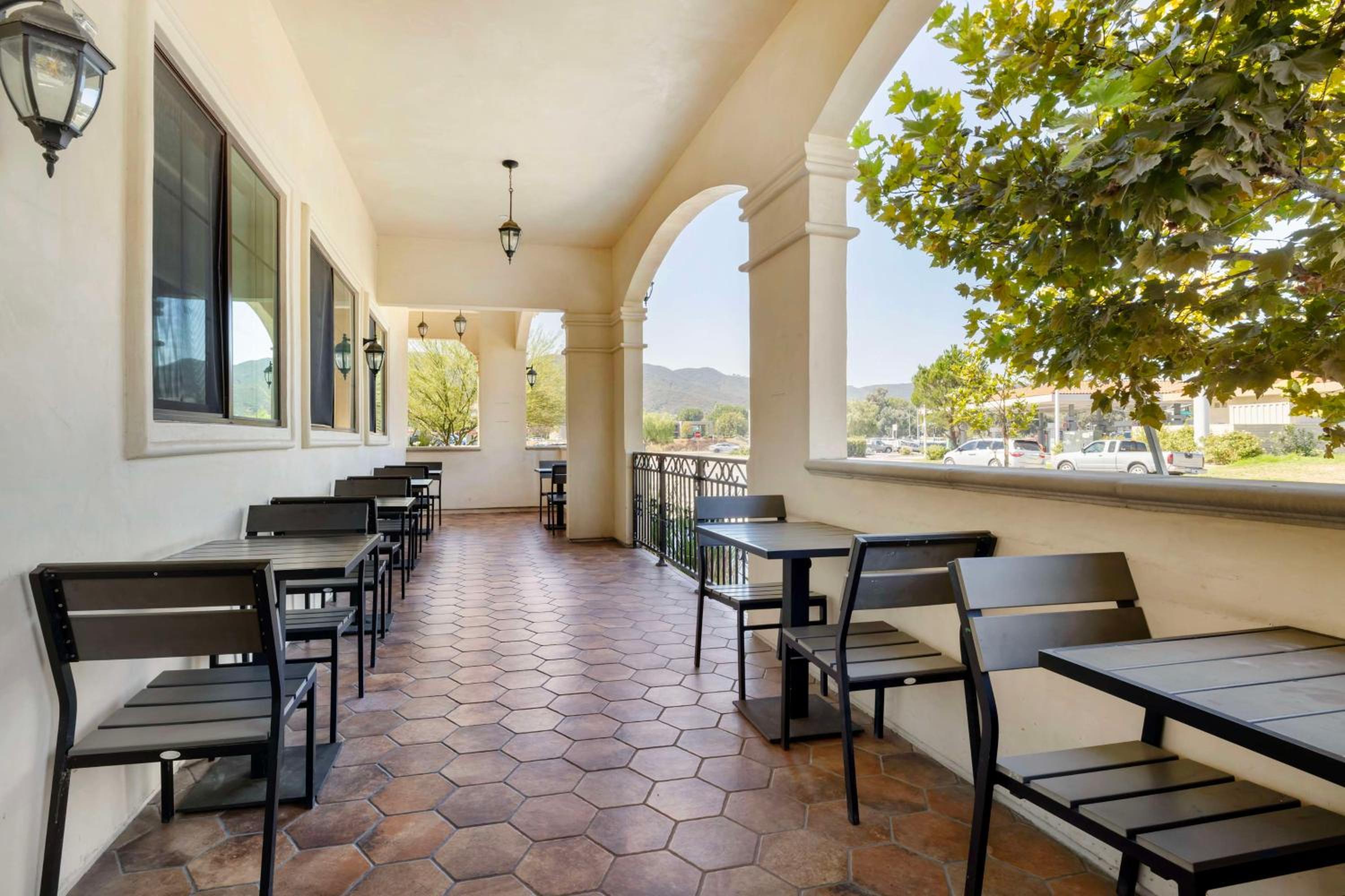 Temecula Vacations - Best Western Plus Temecula Wine Country Hotel Suites - Property Image 18