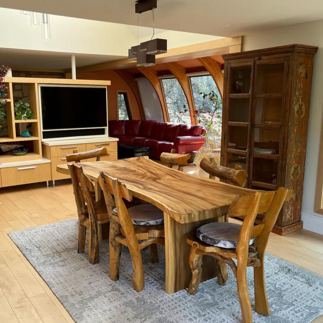 Riverside Retreat with Sauna & Hot Tub in Elora