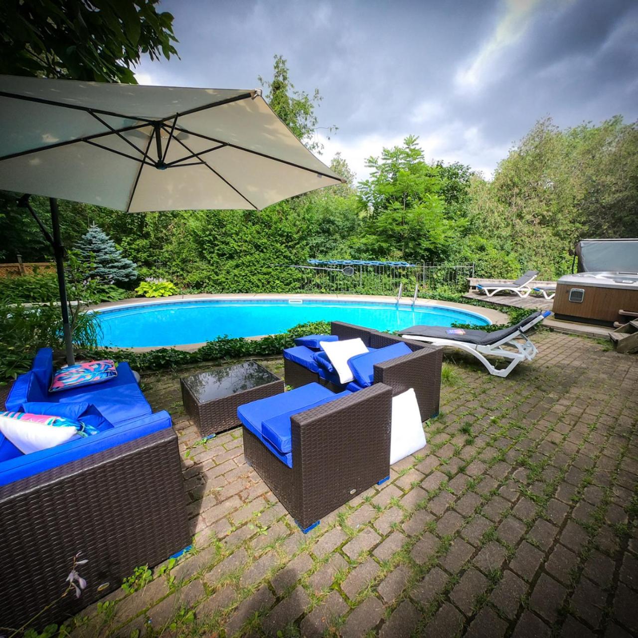 Riverside Retreat with Sauna & Hot Tub in Elora