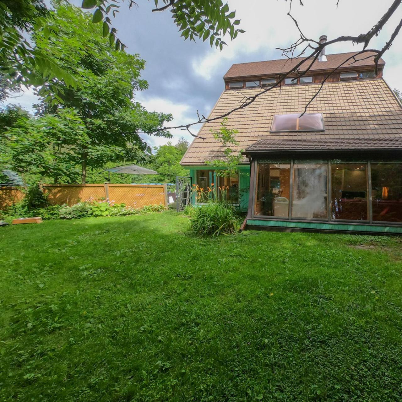 Riverside Retreat with Sauna & Hot Tub in Elora