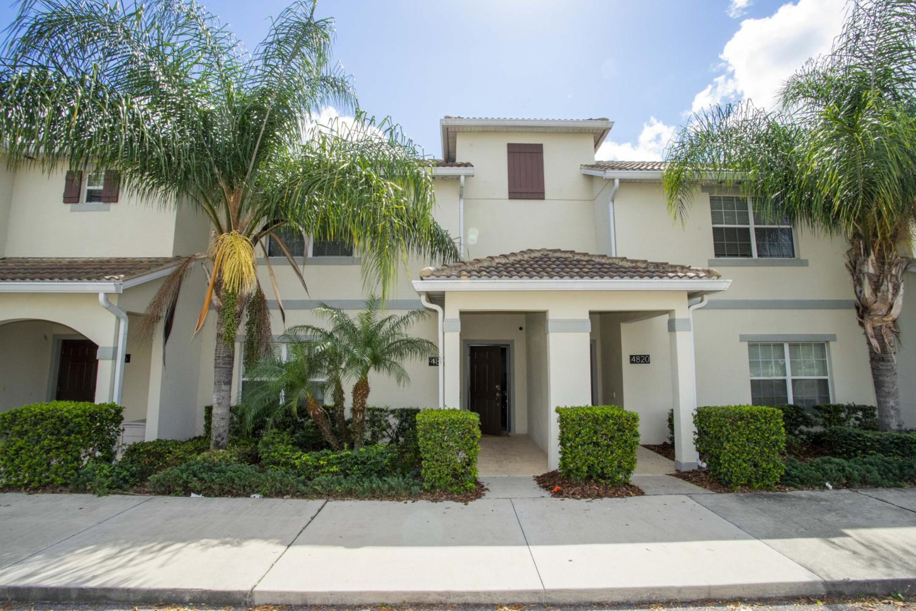 4-Bedroom Brier Rose Pool Townhome