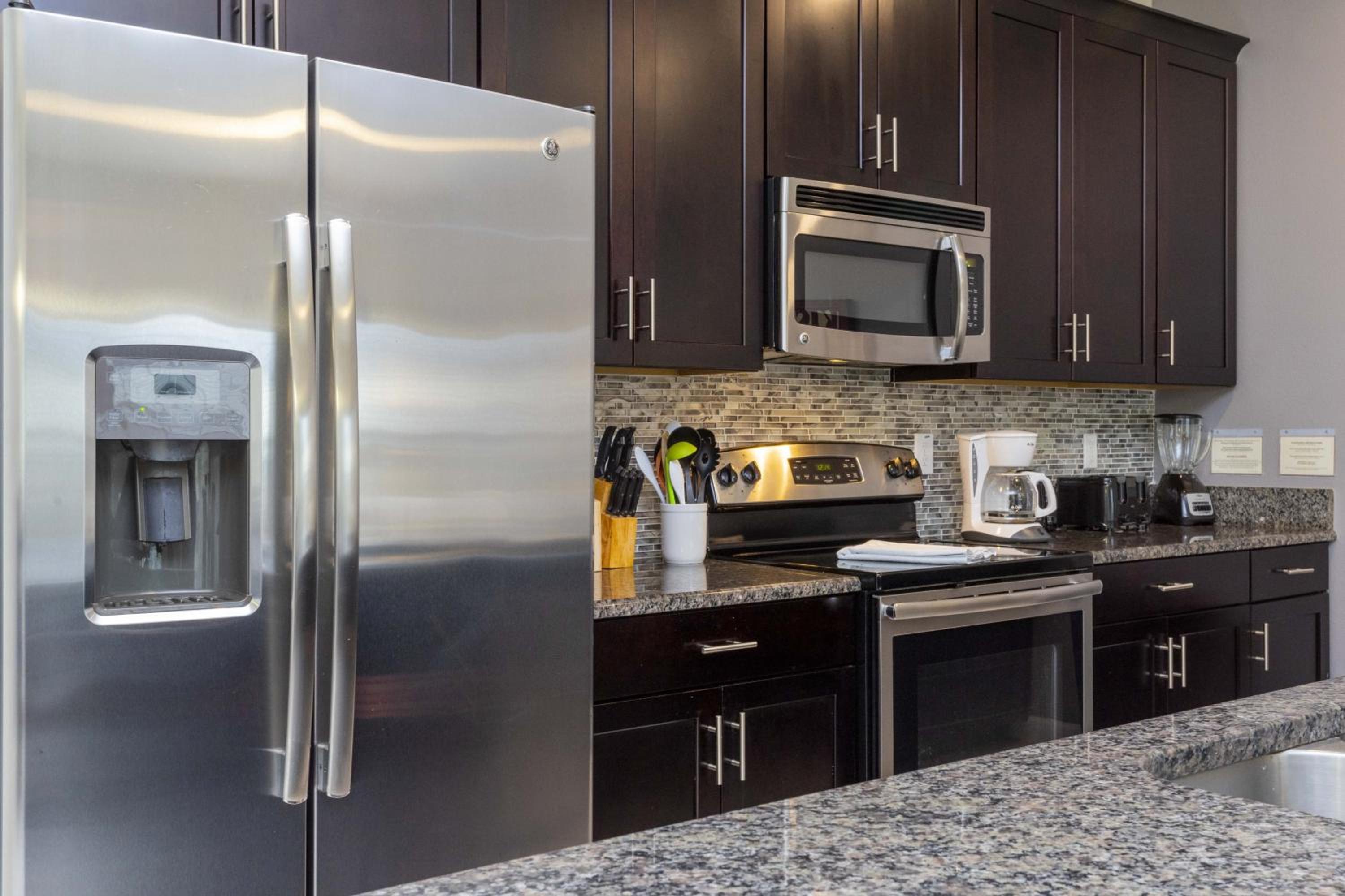 4-Bedroom Brier Rose Pool Townhome