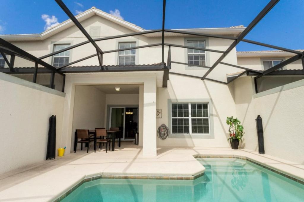 4-Bedroom Brier Rose Pool Townhome