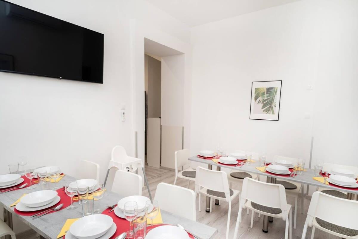 Very central extra large brand new AirCon apartment view 3