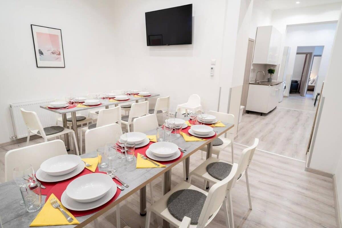 Very central extra large brand new AirCon apartment view 5