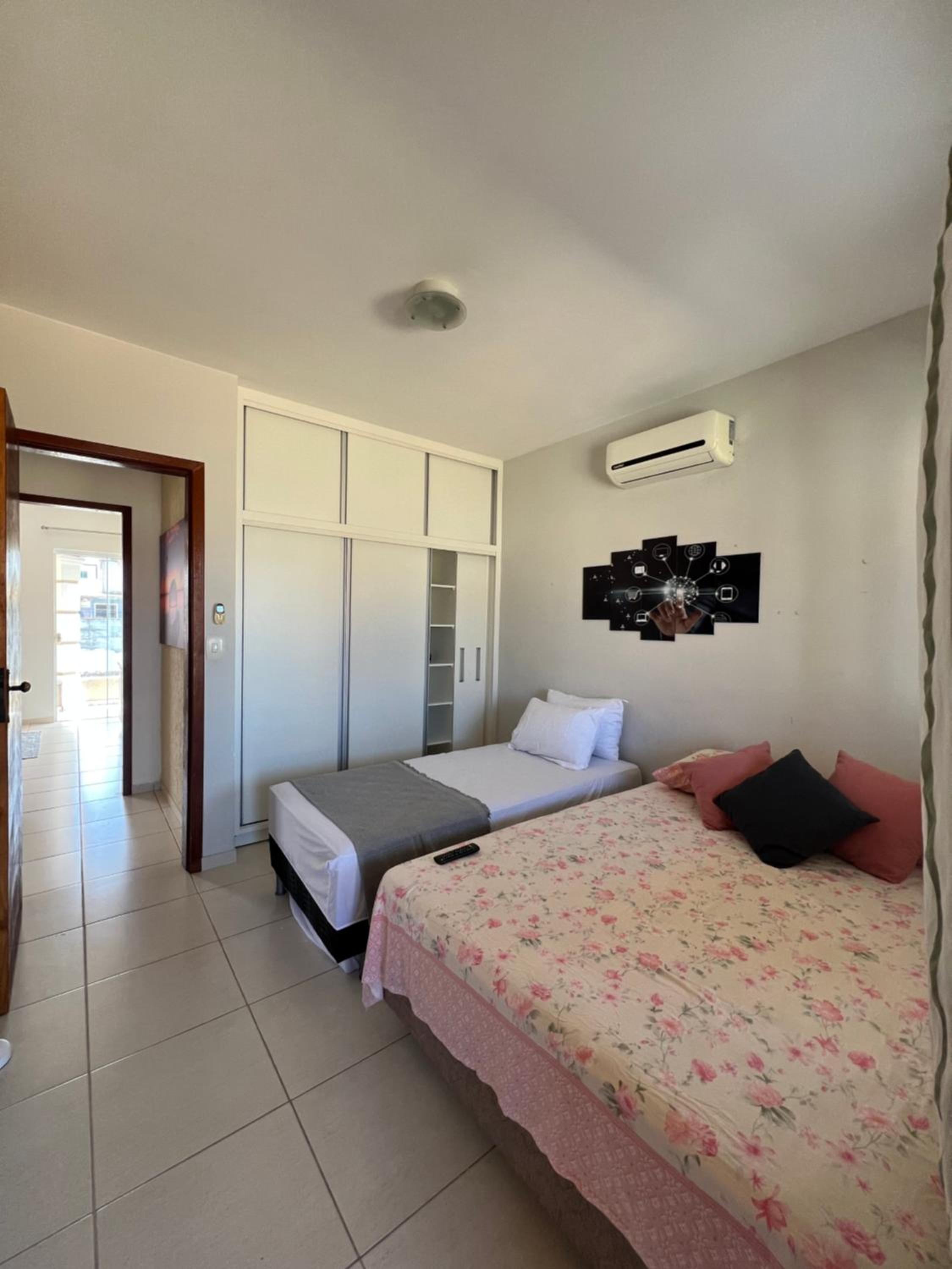 Casa com piscina, churrasqueira e ar condicionado em condomínio