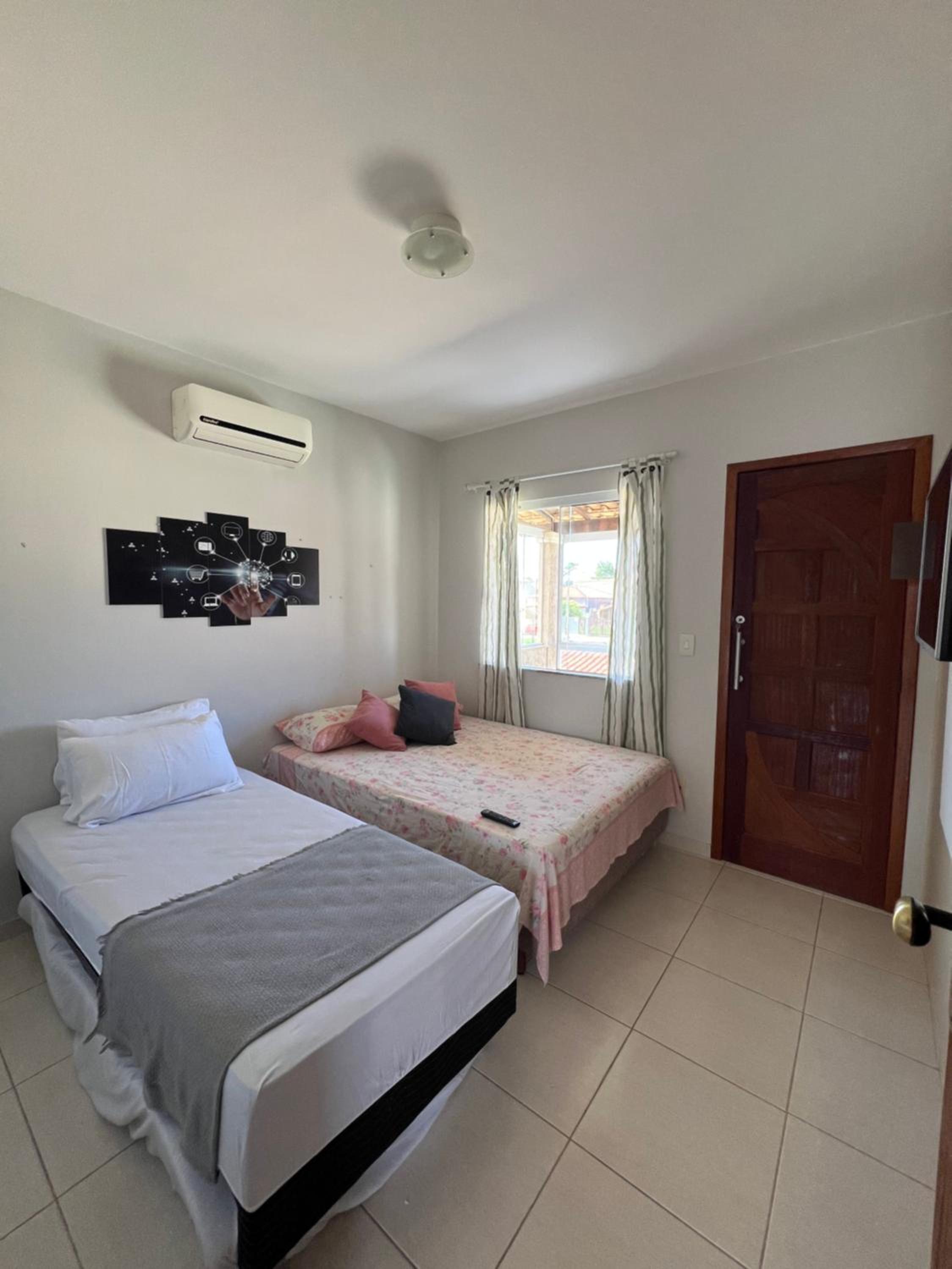 Casa com piscina, churrasqueira e ar condicionado em condomínio