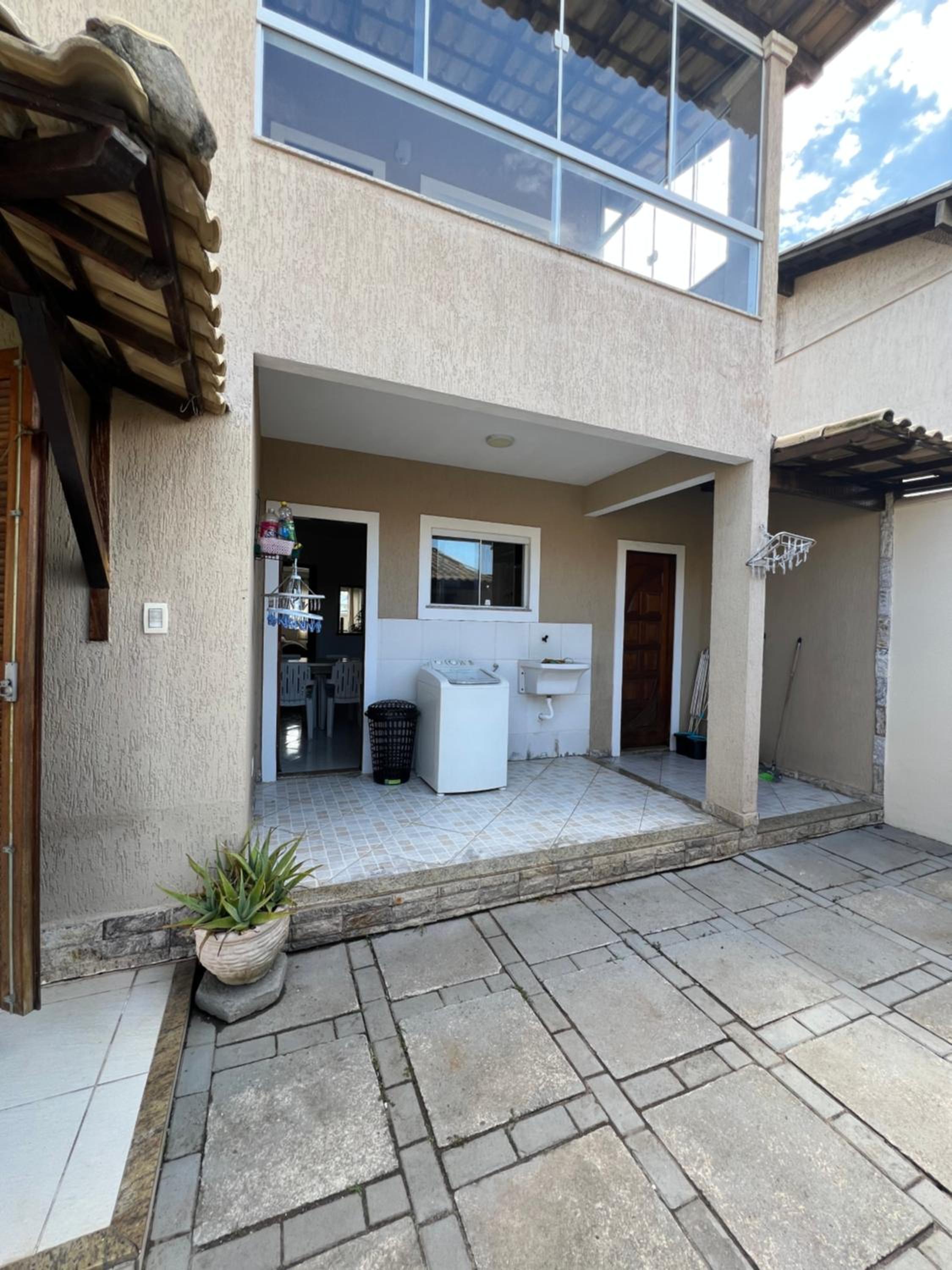 Casa com piscina, churrasqueira e ar condicionado em condomínio