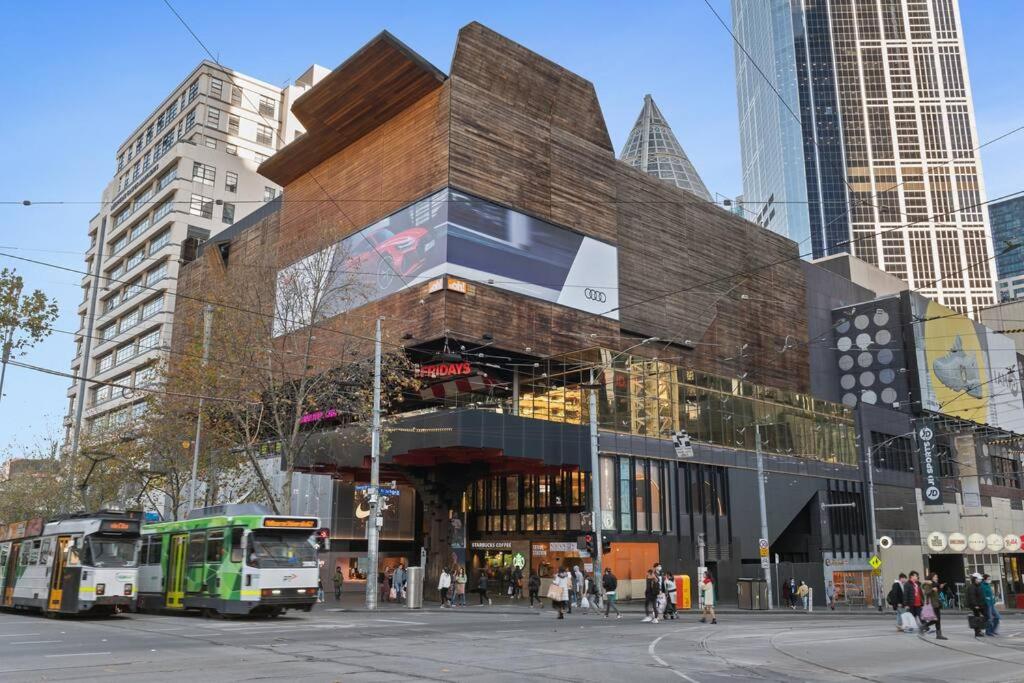Kiera-1B1B-WelcomeDrinks,RMIT,MelbUni,MelbCentral