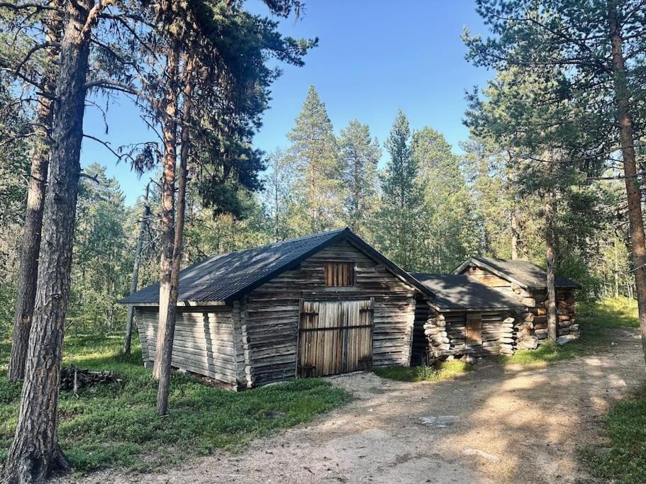 Lapland Lake Hideout with Modern Amenities and Activities