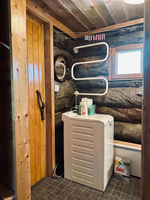 Lapland Lake Hideout with Modern Amenities and Activities