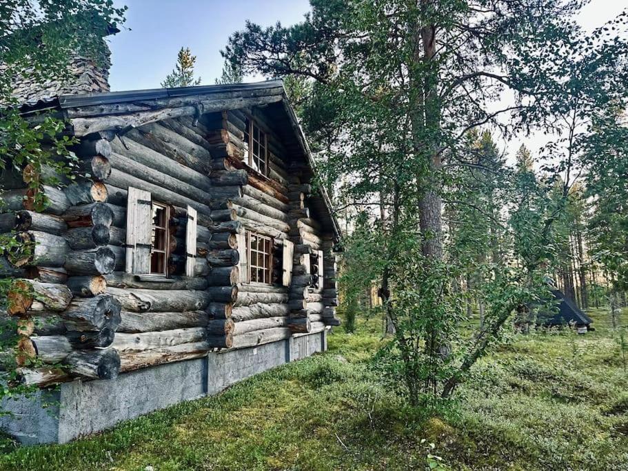 Lapland Lake Hideout with Modern Amenities and Activities