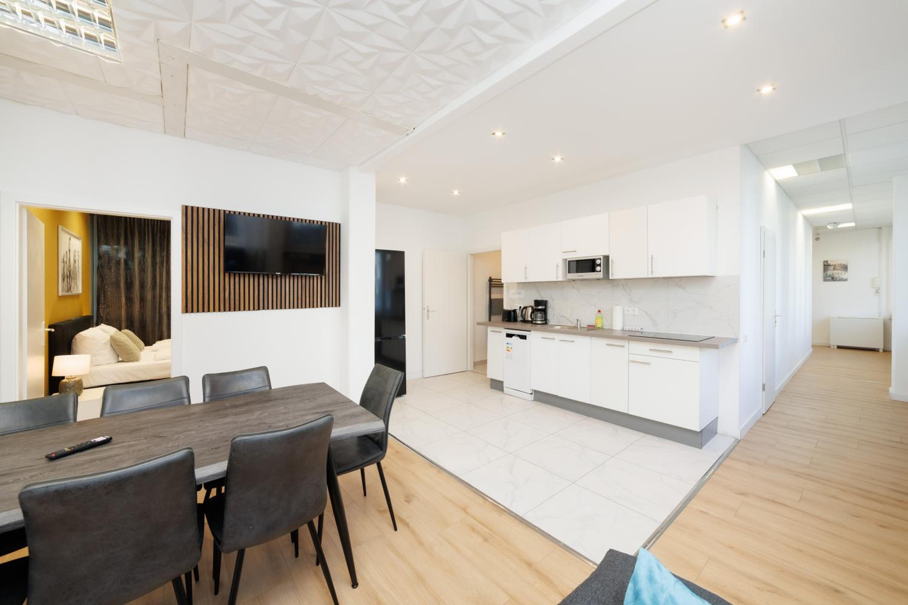 BIG 7RMS City Central Loft, 1ALocation