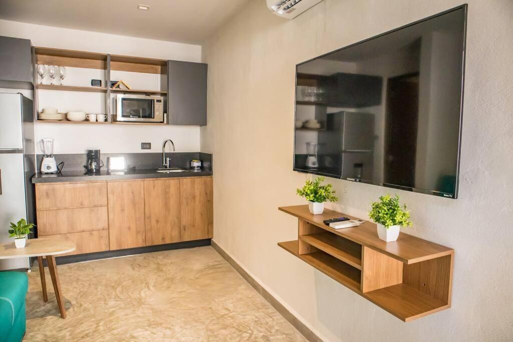 Beautiful Downtown studio with pool view 3