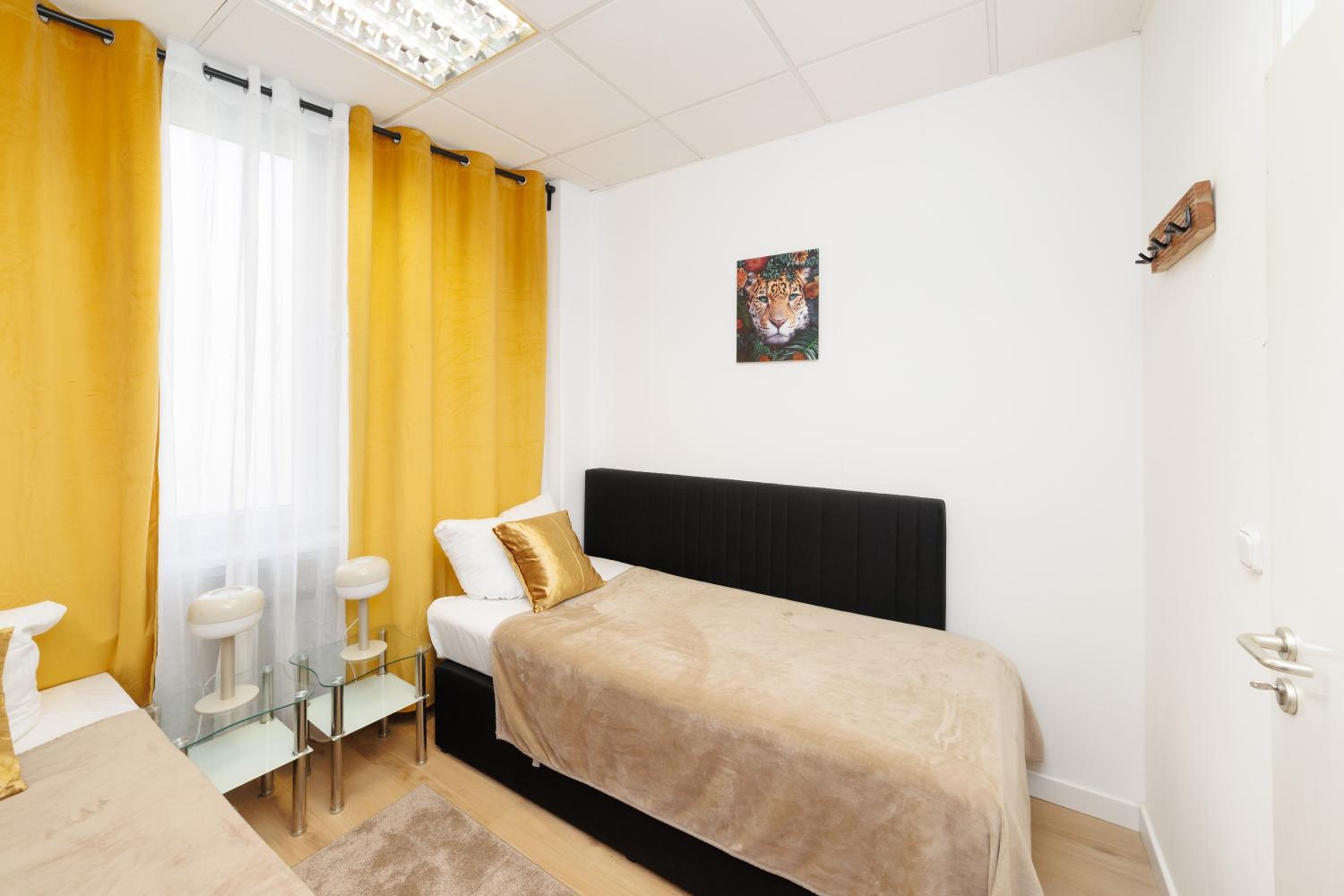 BIG 7RMS City Central Loft, 1ALocation