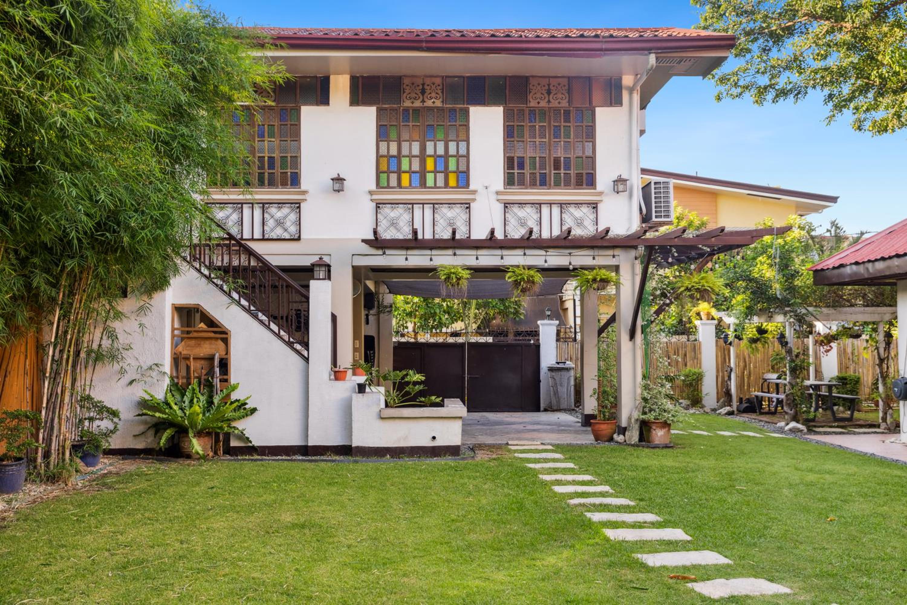 Cozy Las Pinas Haven with Big Garden, Pet Friendly - Near Super Market and the Airport view 4