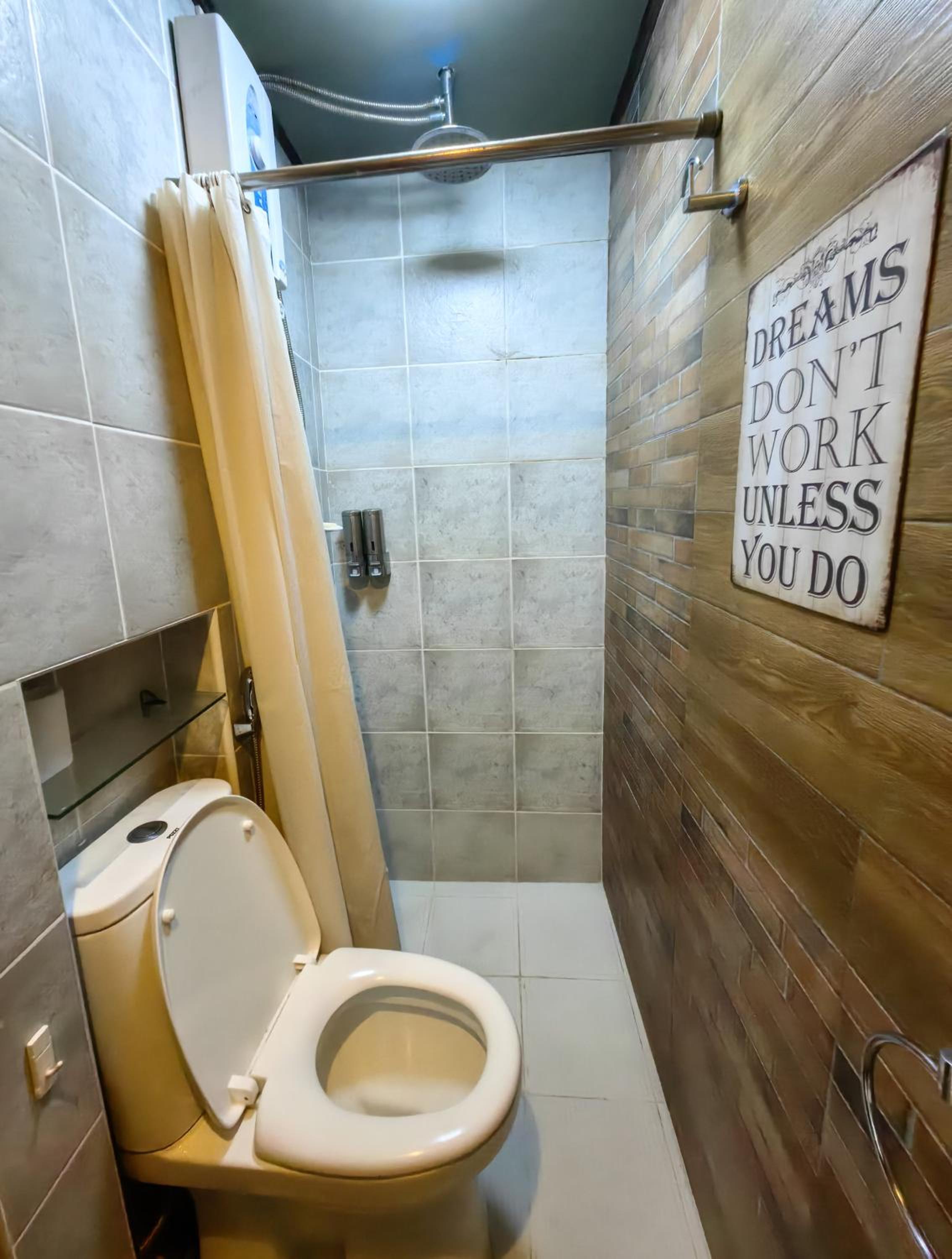 Cozy Las Pinas Haven with Big Garden, Pet Friendly - Near Super Market and the Airport view 3