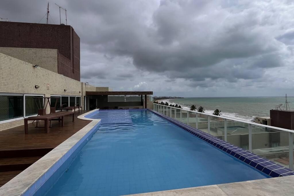 Pé na areia bello mar!