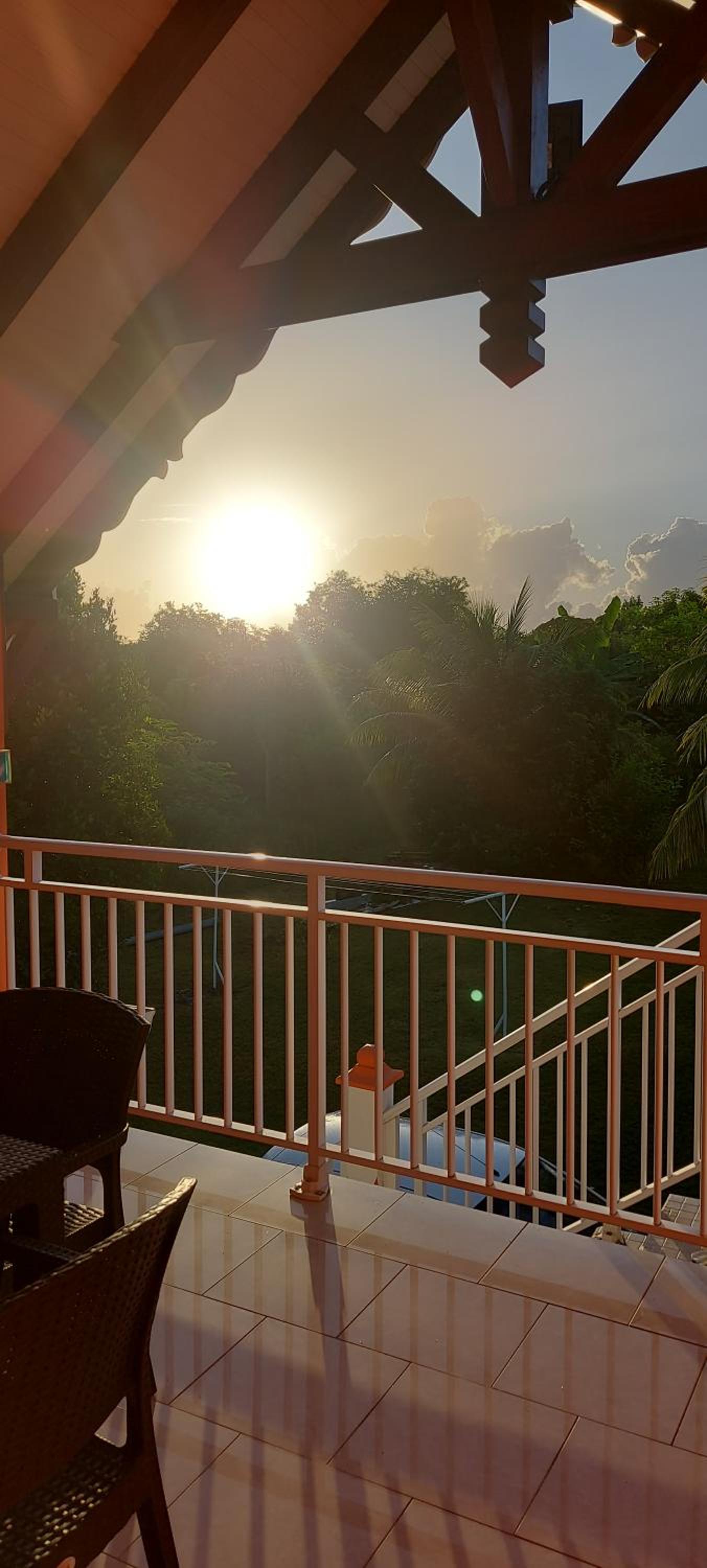 HAUT DE VILLA " vu sur la colline " view 2