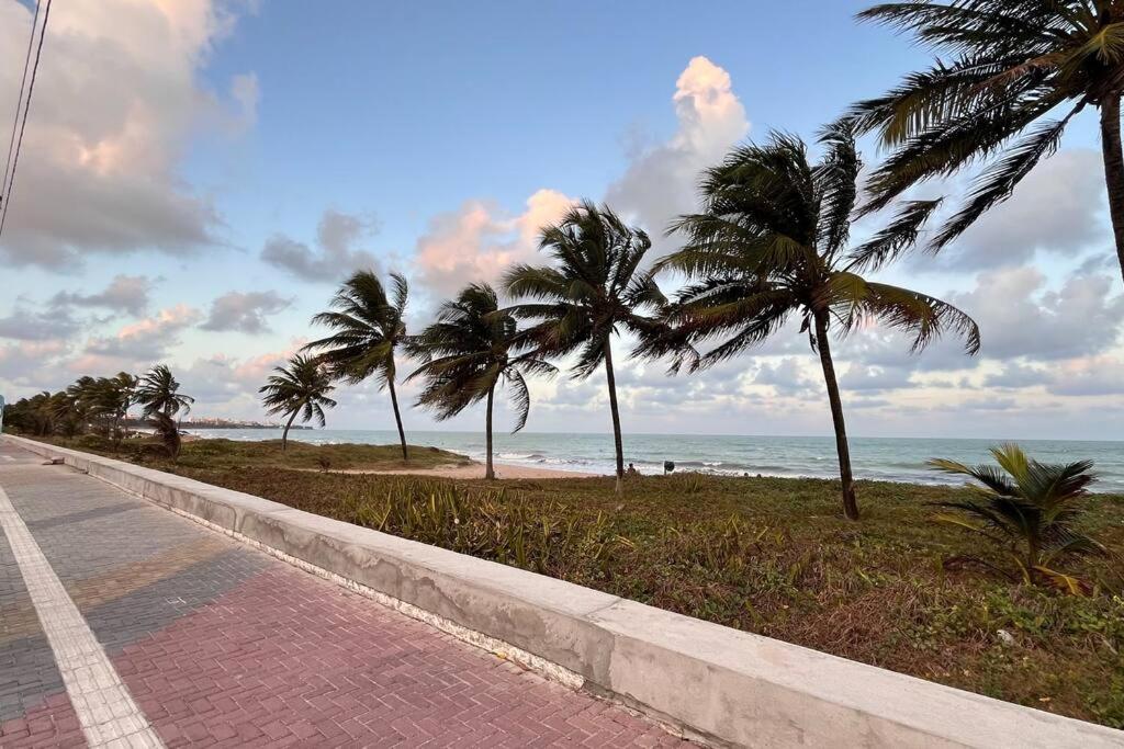 Pé na areia bello mar!