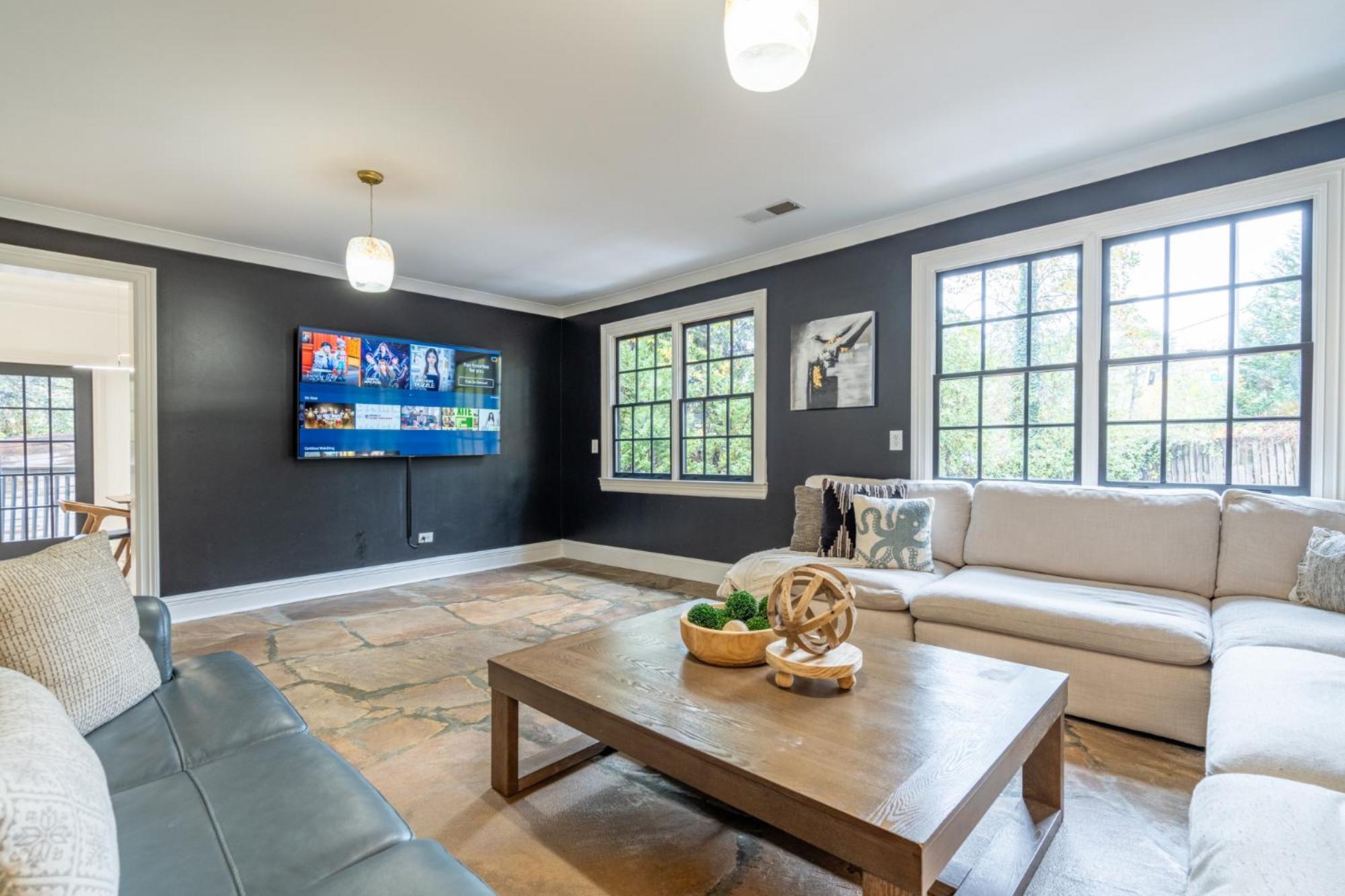 The Black House At Victoria Mill Buckhead view 2
