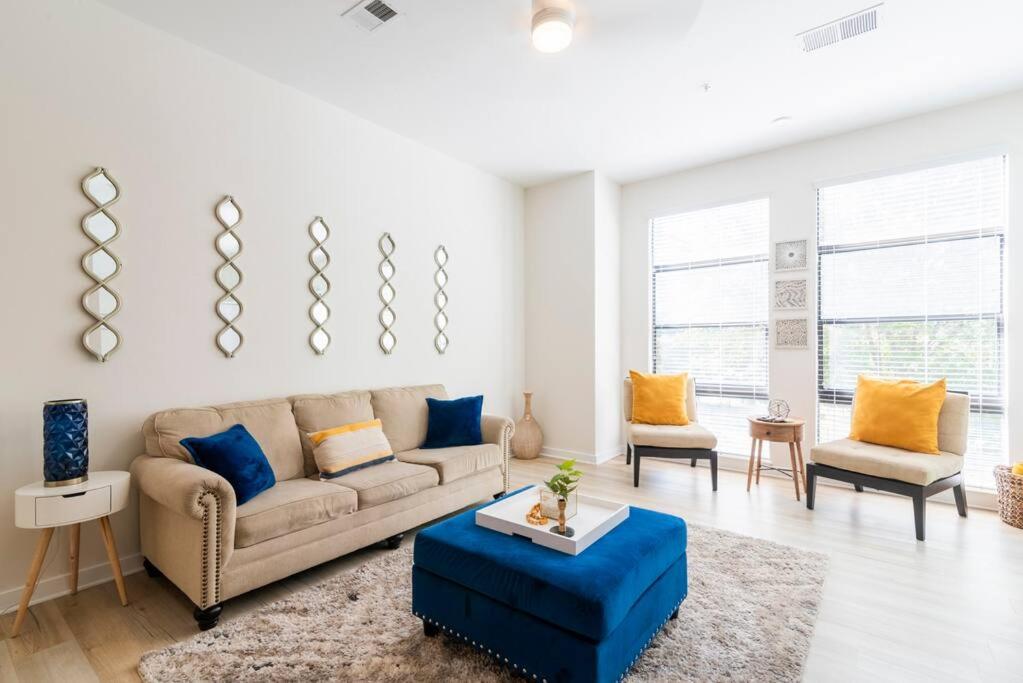 Charlotte Vacations - Luxury Apartment Uptown Wi-Fi Gym Pool 233 - Property Image 17