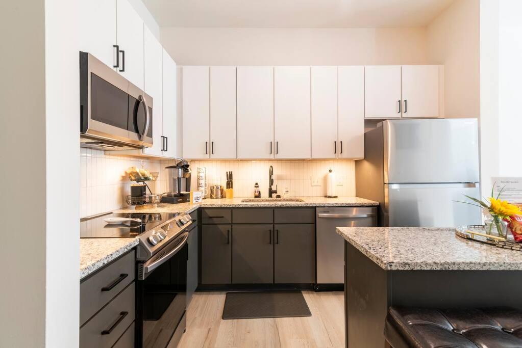 Charlotte Vacations - Luxury Apartment Uptown Wi-Fi Gym Pool 233 - Property Image 1
