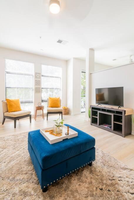 Charlotte Vacations - Luxury Apartment Uptown Wi-Fi Gym Pool 233 - Property Image 32