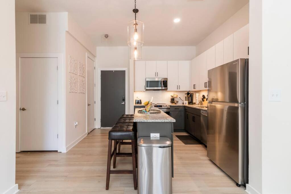 Charlotte Vacations - Luxury Apartment Uptown Wi-Fi Gym Pool 233 - Property Image 19