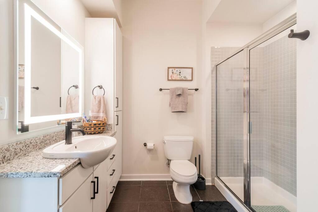 Charlotte Vacations - Luxury Apartment Uptown Wi-Fi Gym Pool 233 - Property Image 15