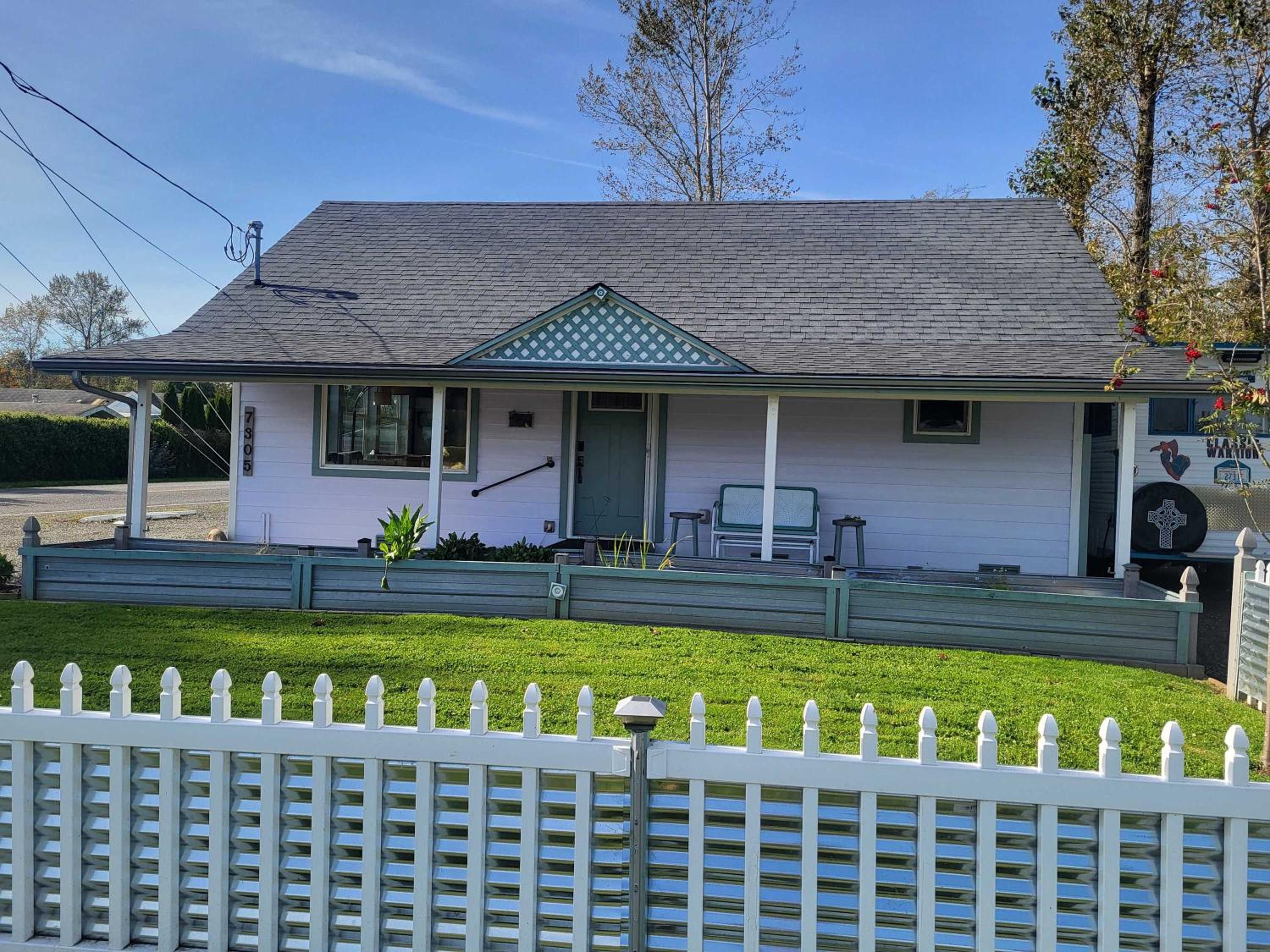 Comfortable Cottage on the Corner view 2