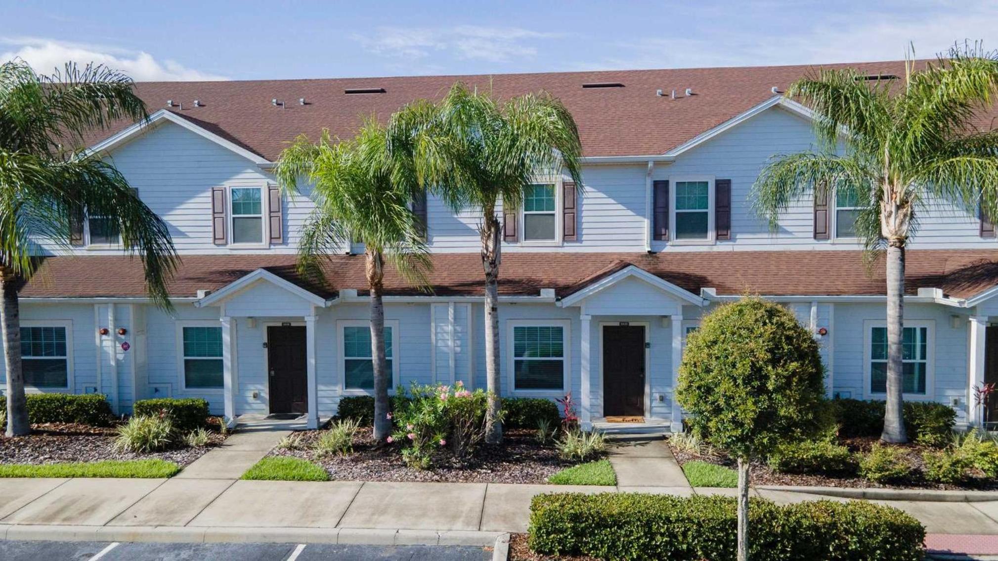 Family Spacious 3BR Townhouse with BBQ n' Pool Access view 2