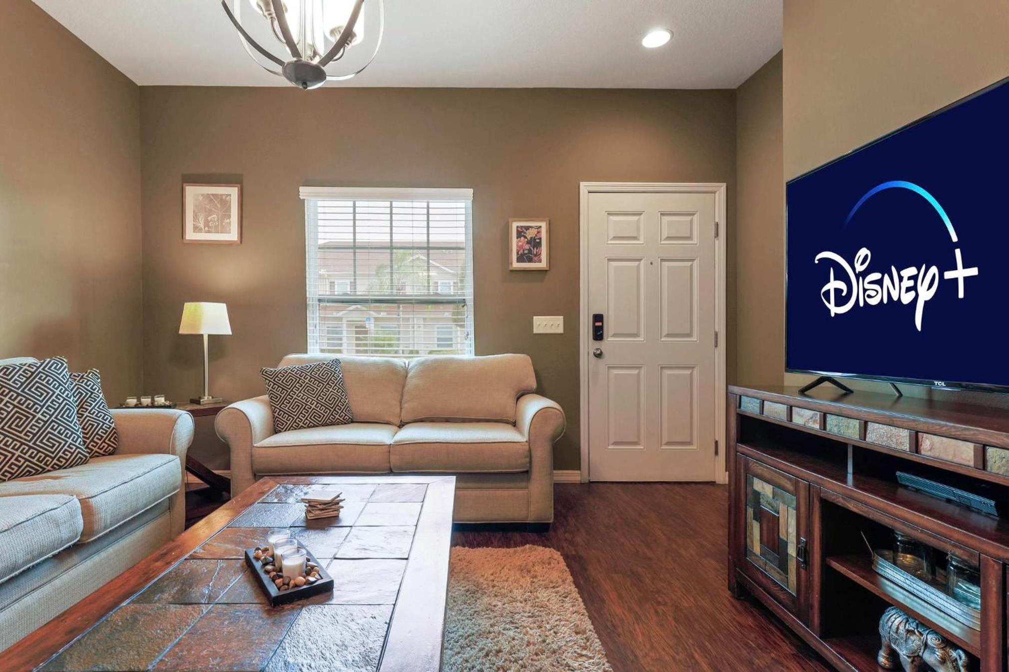 Family Spacious 3BR Townhouse with BBQ n' Pool Access view 4