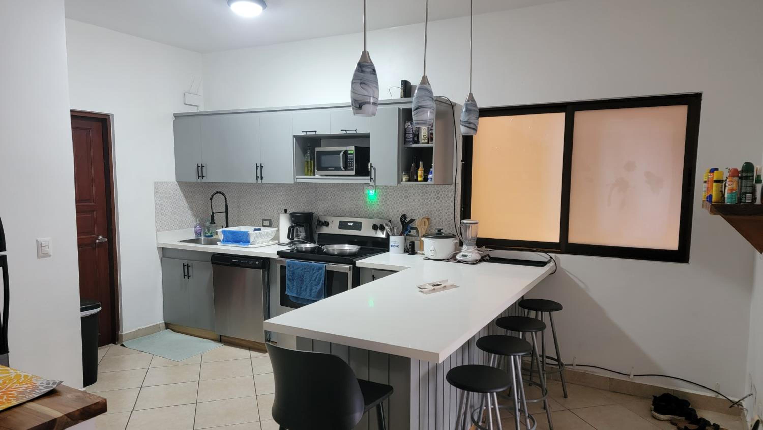Beautiful newly refurbished 2 bedroom 2 Bathroom 2nd floor condo