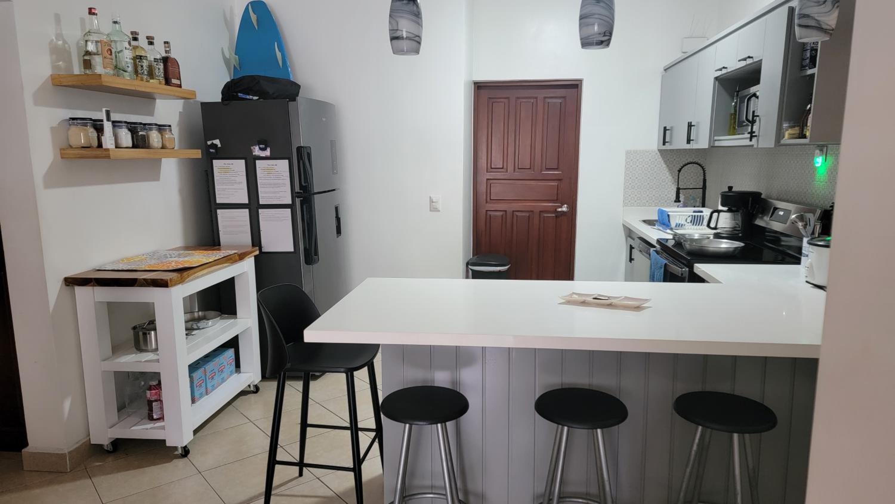 Beautiful newly refurbished 2 bedroom 2 Bathroom 2nd floor condo