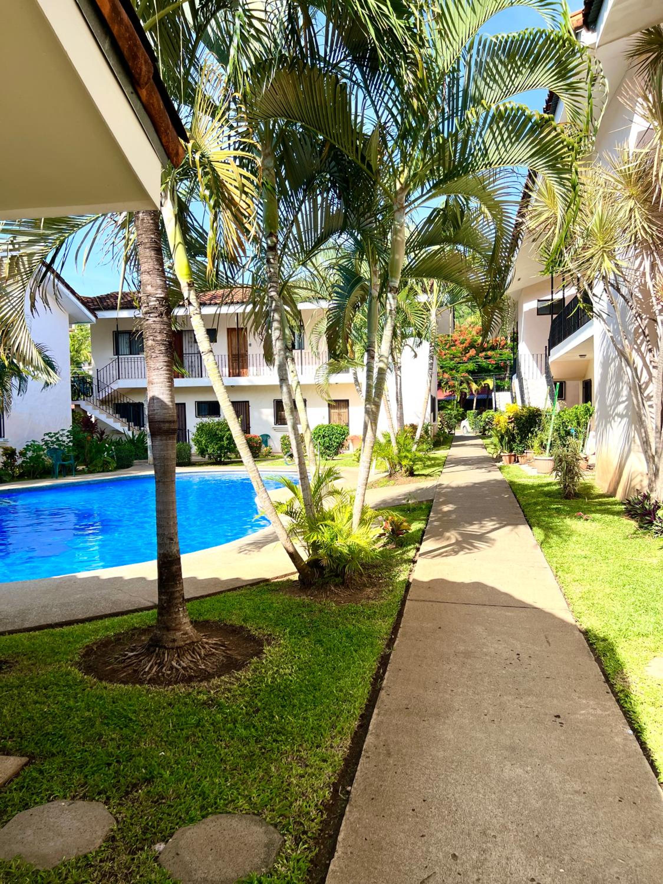 Designer-Inspired 1Bed1Bath Condo Close to Beach