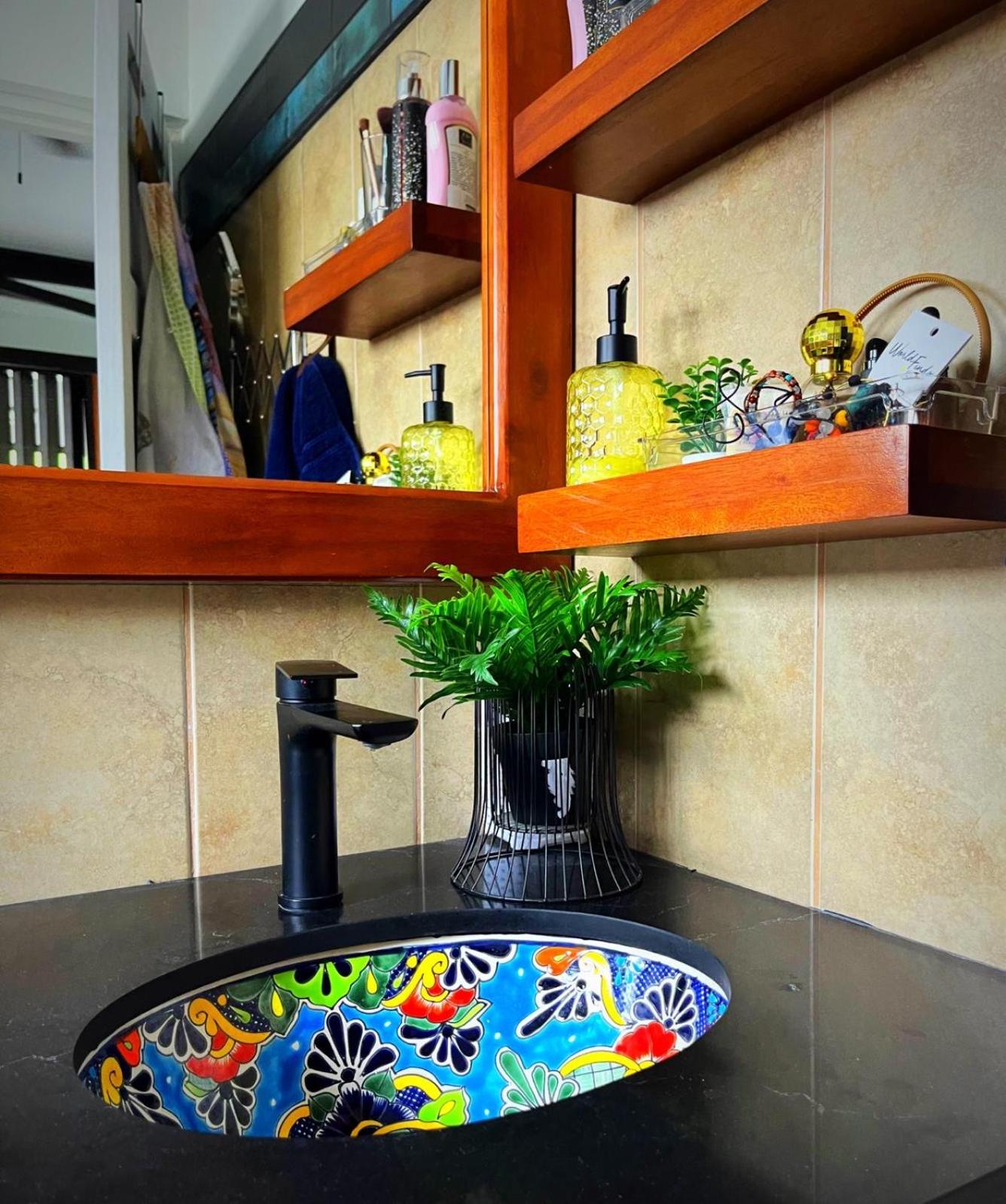 Designer-Inspired 1Bed1Bath Condo Close to Beach