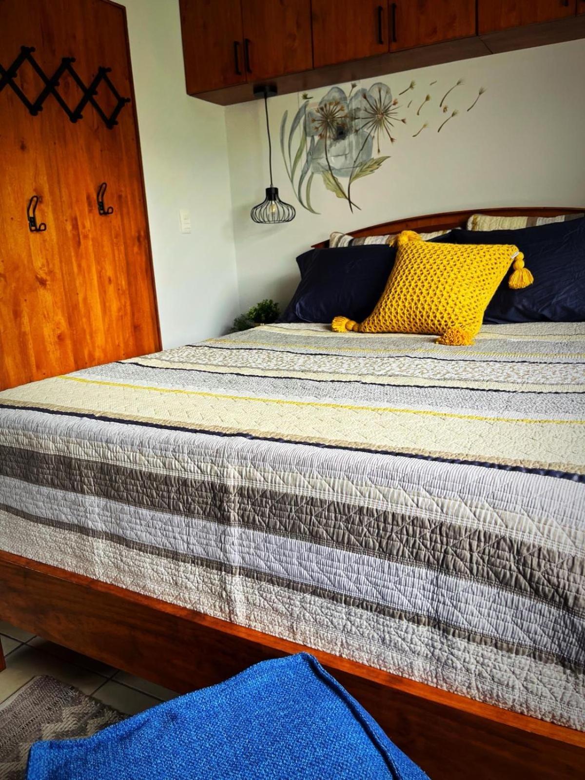 Designer-Inspired 1Bed1Bath Condo Close to Beach