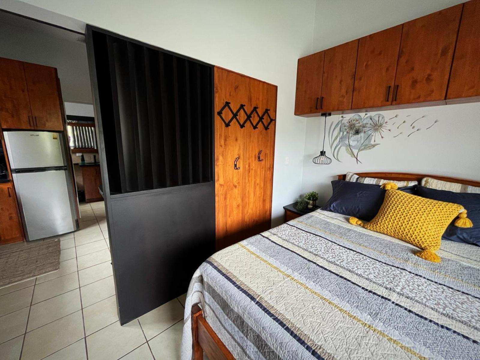 Designer-Inspired 1Bed1Bath Condo Close to Beach