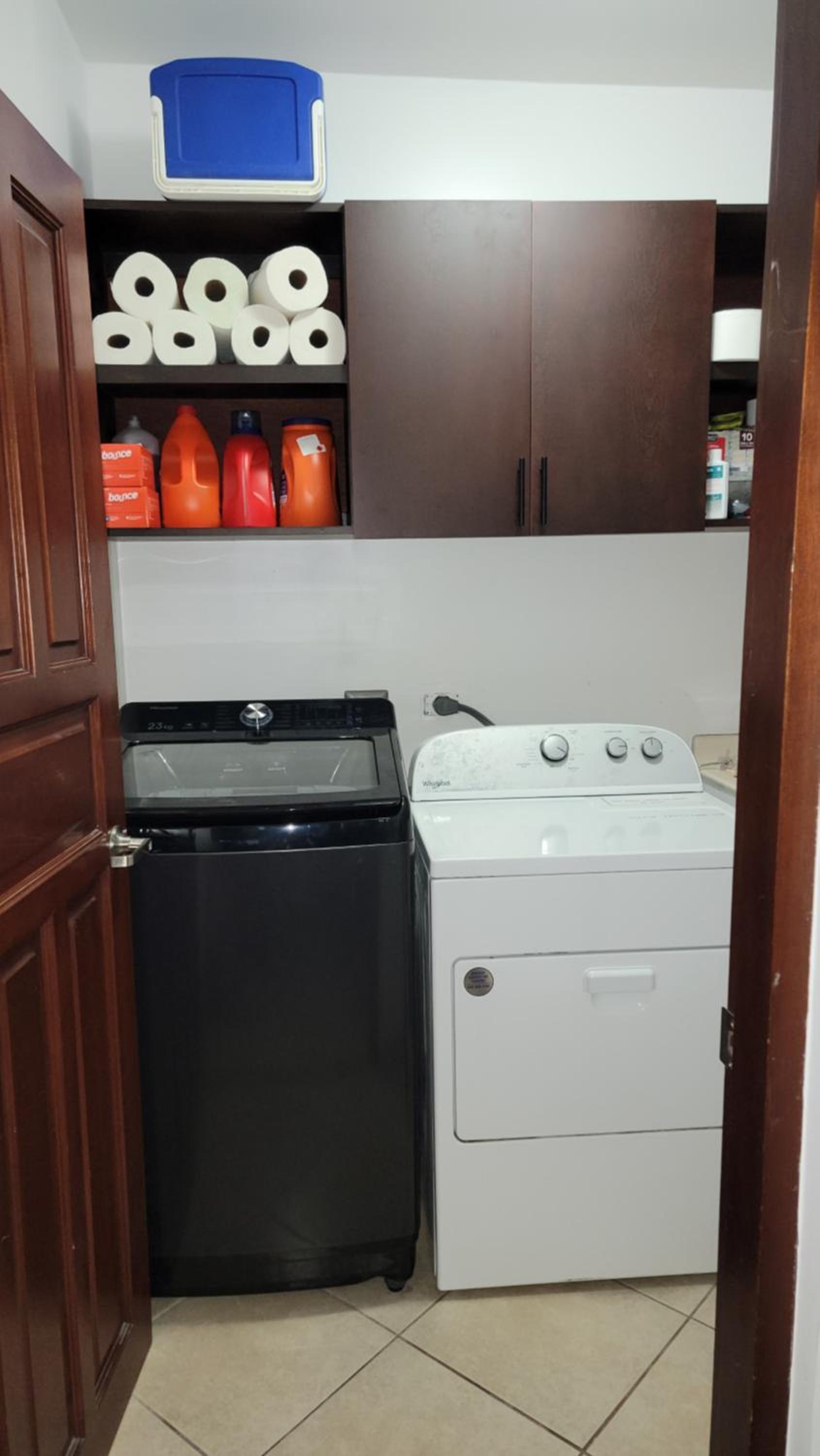 Beautiful newly refurbished 2 bedroom 2 Bathroom 2nd floor condo